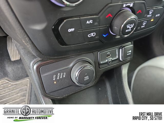 Used 2023 Jeep Renegade Latitude AWD/4WD image 34