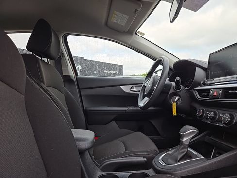Certified 2023 Kia Forte LXS FWD image 32