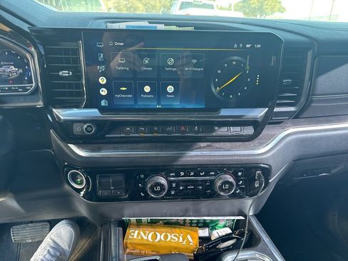 Used 2022 Chevrolet Silverado 1500 LTZ image 11