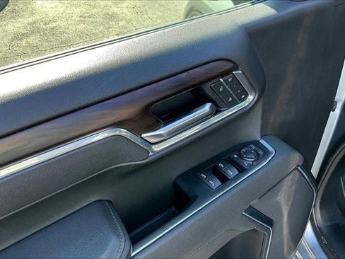 Certified 2025 GMC Sierra 1500 SLT RWD image 21