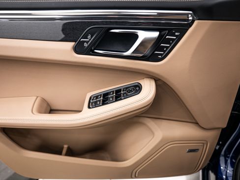 Certified 2026 Porsche Macan S AWD/4WD image 16