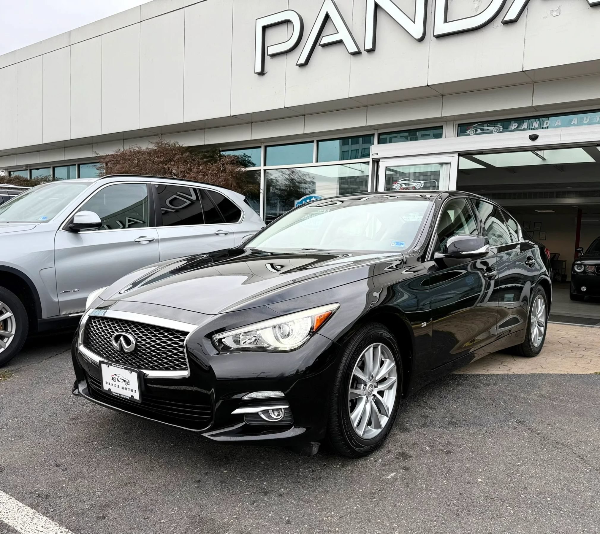 Used 2015 INFINITI Q50 Premium w/ Navigation Package AWD/4WD image 3