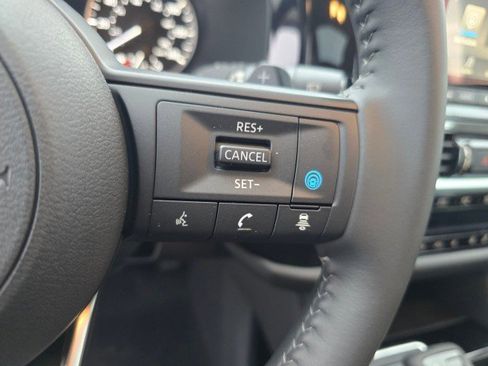 New 2025 Nissan Pathfinder SV w/ SV Premium Package image 32