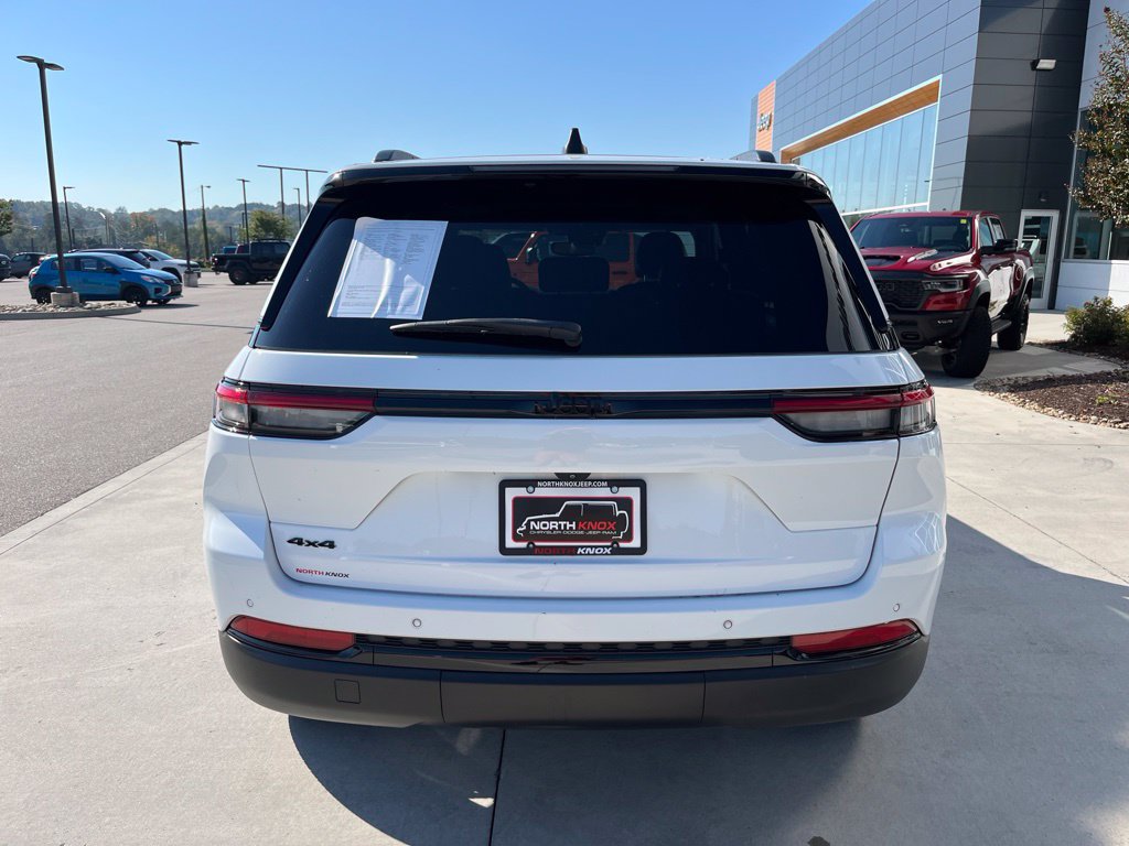Used 2023 Jeep Grand Cherokee Altitude AWD/4WD image 21