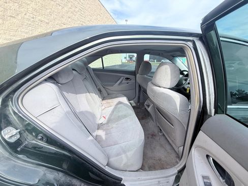 Used 2010 Toyota Camry SE FWD image 12