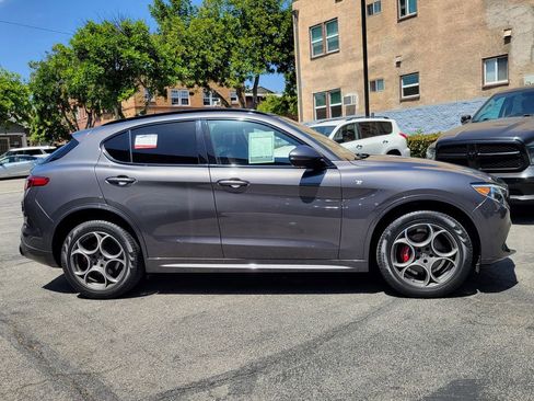 Used 2022 Alfa Romeo Stelvio Ti AWD/4WD image 32