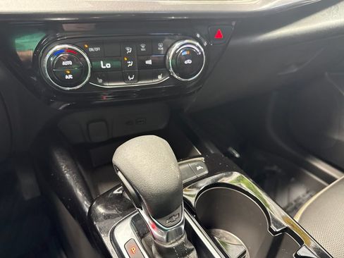 Used 2025 Chevrolet Trax ACTIV w/ Driver Confidence Package FWD image 18
