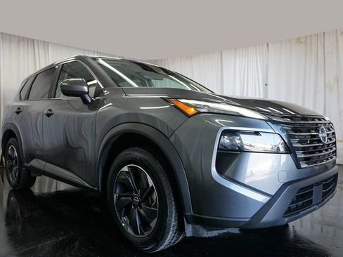 Used 2025 Nissan Rogue SV FWD image 2