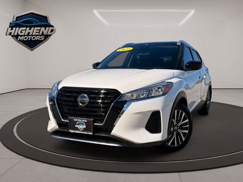 Used 2021 Nissan Kicks SV image 2