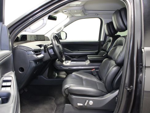 Used 2025 Lincoln Navigator Reserve AWD/4WD image 21