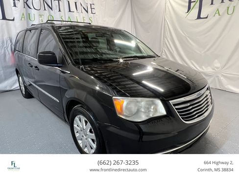 Used 2015 Chrysler Town & Country Touring FWD image 1