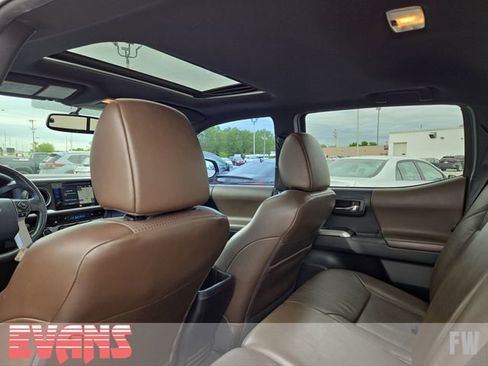 Used 2016 Toyota Tacoma Limited w/ Towing Package AWD/4WD image 27