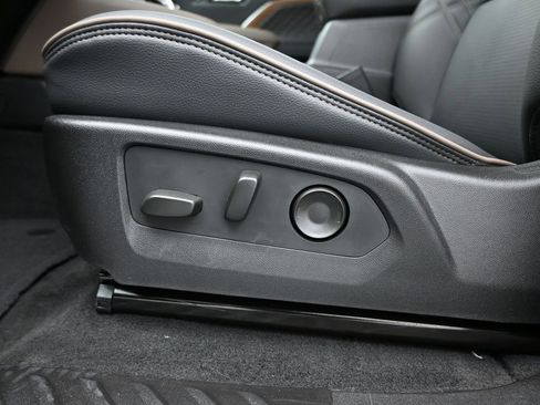 New 2026 GMC Canyon Denali image 13