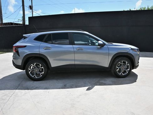 Used 2026 Chevrolet Trax LT FWD image 7