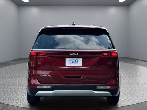 Used 2023 Kia Carnival LX FWD image 5