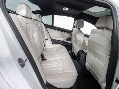 Used 2022 BMW 540i xDrive w/ M Sport Package image 12