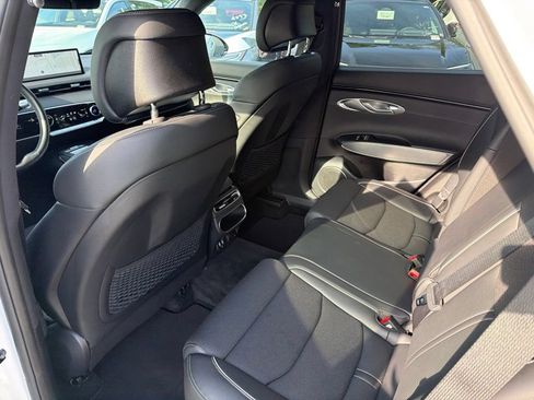 Used 2025 Genesis GV70 3.5T Sport AWD/4WD image 19