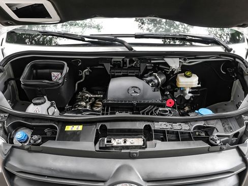 Used 2025 Mercedes-Benz Sprinter 2500 image 32