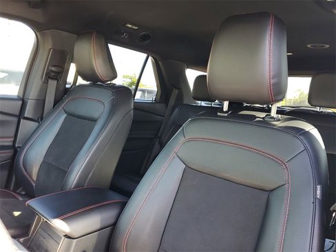 Used 2023 Ford Explorer ST-Line image 12