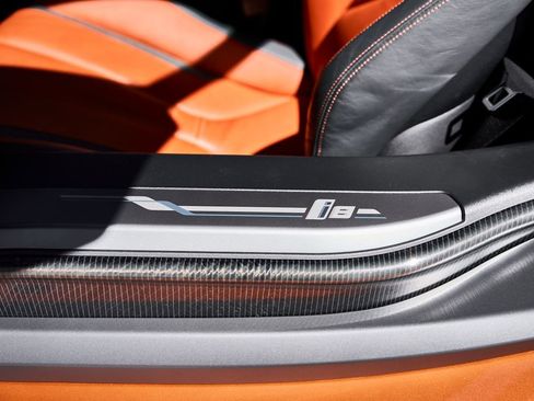 Used 2019 BMW i8 Coupe AWD/4WD image 36