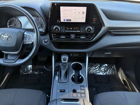 Used 2023 Toyota Highlander L image 11