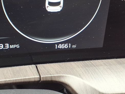 Used 2025 Kia Telluride SX w/ SX Captain's Chair Package image 23