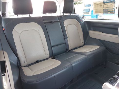 Used 2024 Land Rover Defender 90 X-Dynamic SE image 11