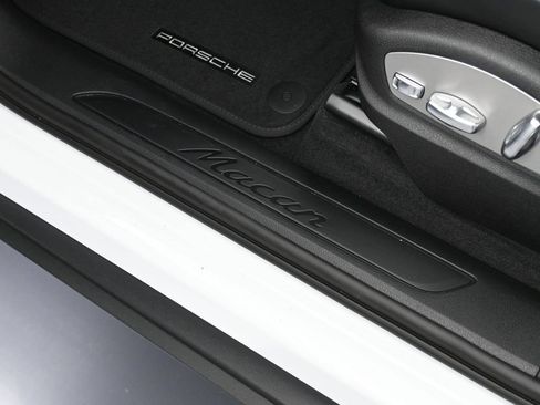 Certified 2026 Porsche Macan AWD/4WD image 16