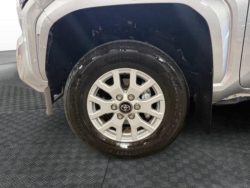 Used 2025 Toyota Tacoma SR5 AWD/4WD image 15