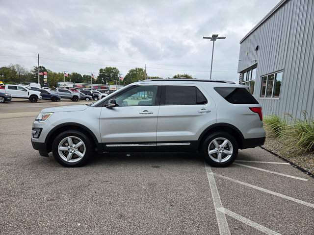 Used 2017 Ford Explorer XLT AWD/4WD image 4