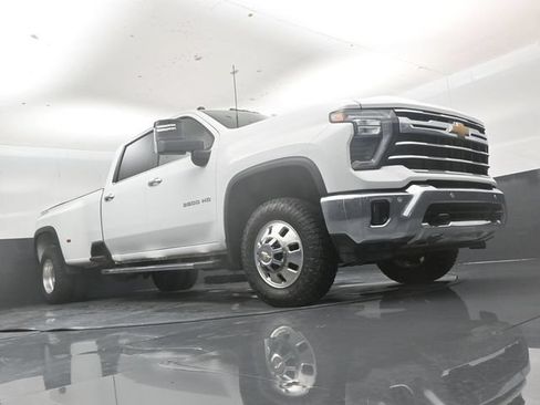 Used 2025 Chevrolet Silverado 3500 LTZ w/ LTZ Plus Package AWD/4WD image 39