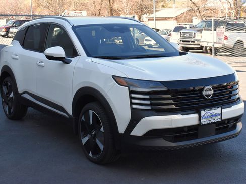 Used 2025 Nissan Kicks SR image 4