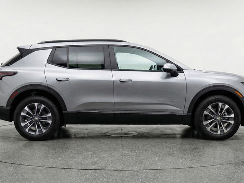 Used 2025 Chevrolet Equinox LT image 11