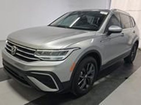 Used 2024 Volkswagen Tiguan SE FWD image 14