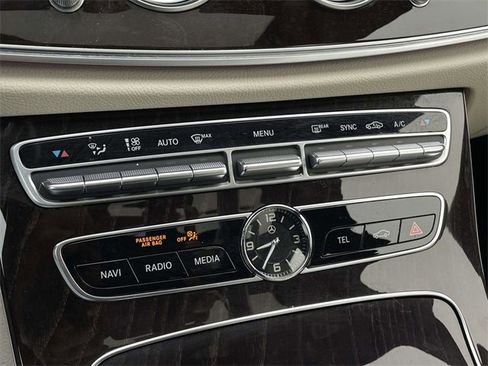 Used 2019 Mercedes-Benz E 300 4MATIC image 30