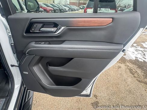 Used 2025 GMC Yukon Denali image 28