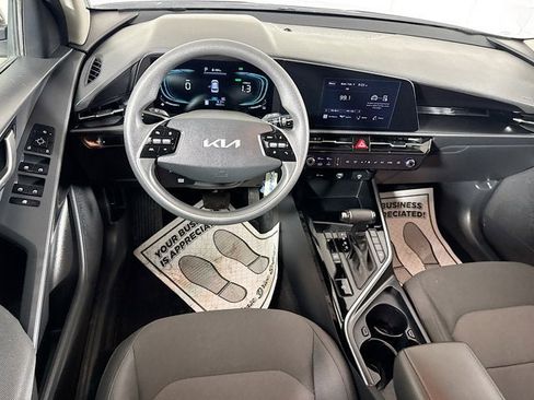 Used 2024 Kia Niro LX image 15