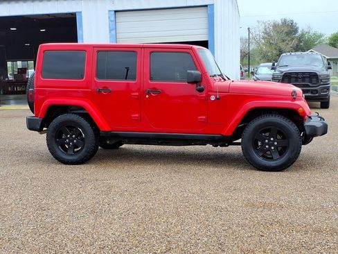 Used 2015 Jeep Wrangler Unlimited Sahara image 5
