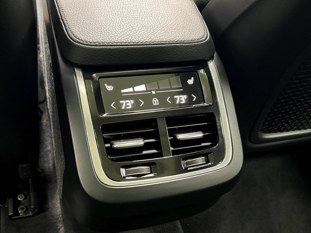 Used 2020 Volvo XC90 T6 Momentum AWD/4WD image 29