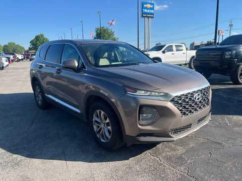 Used 2019 Hyundai Santa Fe SE FWD image 2