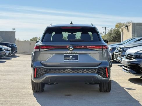 New 2026 Volkswagen Tiguan SE R-Line FWD image 8