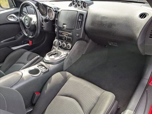 Used 2011 Nissan 370Z Roadster image 19