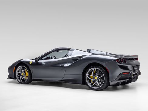 Certified 2022 Ferrari F8 Tributo RWD image 4