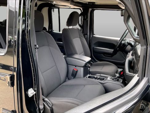 Used 2022 Jeep Gladiator Sport AWD/4WD image 9