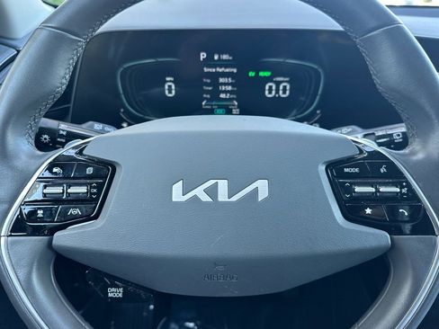 Used 2023 Kia Niro EX image 15