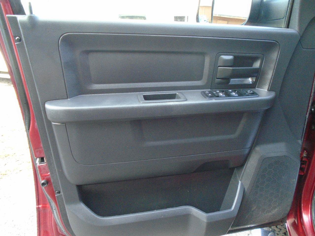 Used 2012 RAM 3500 ST w/ Max Tow Pkg AWD/4WD image 13