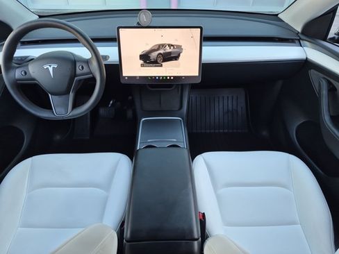 Used 2025 Tesla Model Y Long Range AWD/4WD image 18