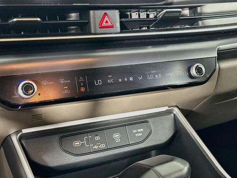 Used 2025 Kia Carnival FWD image 24
