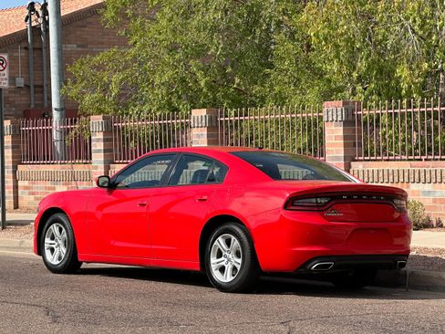 Used 2020 Dodge Charger SXT w/ Leather Interior Group RWD image 4