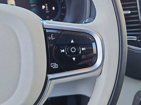 Used 2025 Volvo XC90 B6 Plus w/ Protection Package image 21